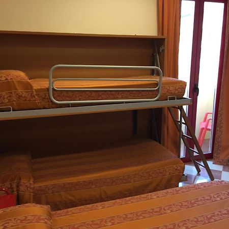 Hotel Fiorella Senigallia Værelse billede