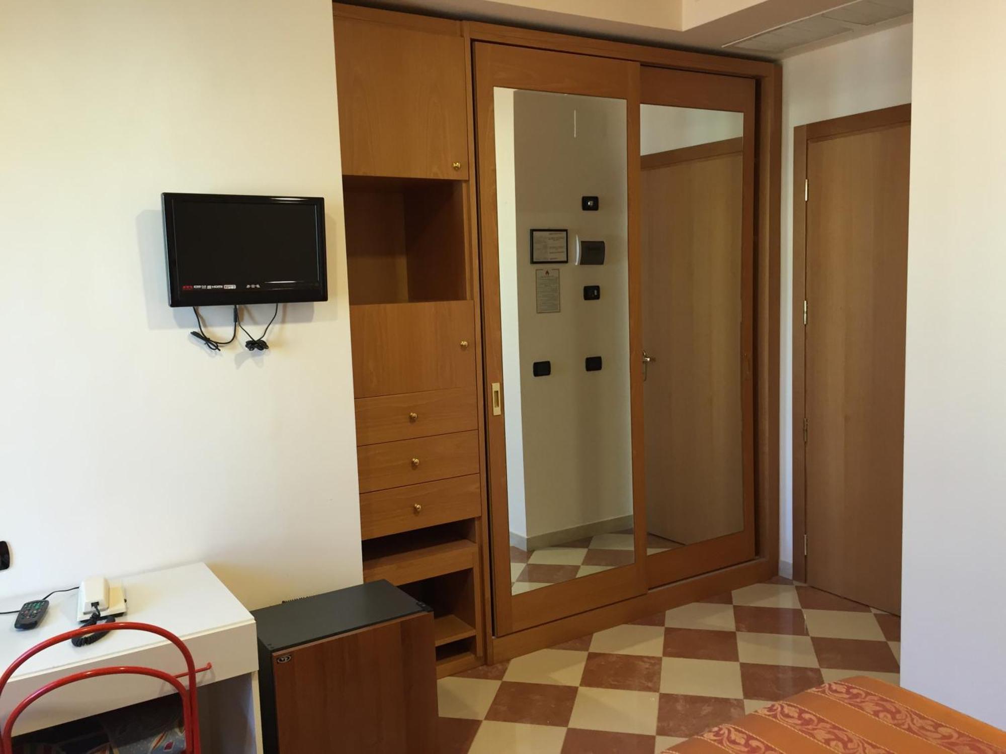 Hotel Fiorella Senigallia Værelse billede