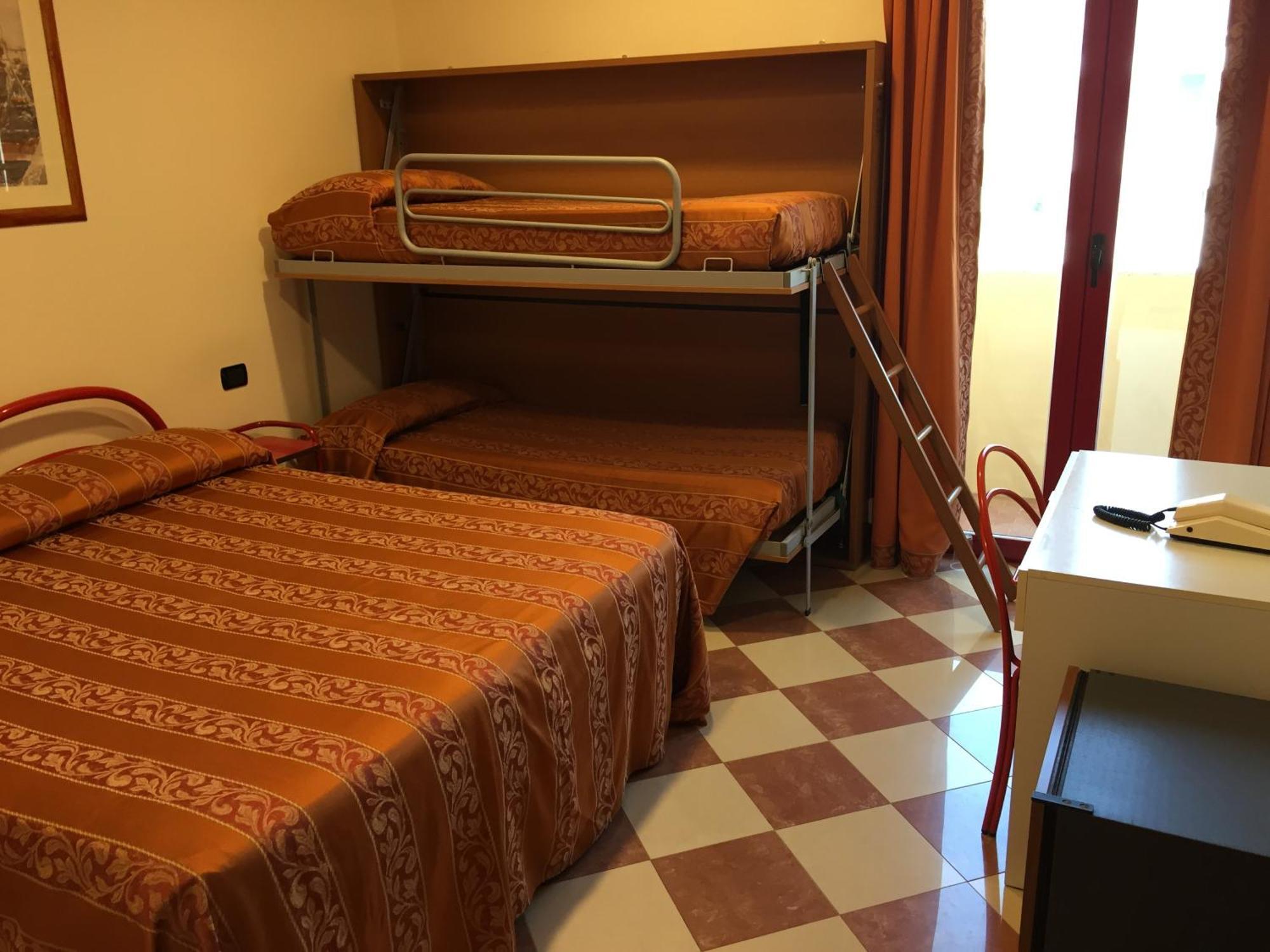 Hotel Fiorella Senigallia Værelse billede